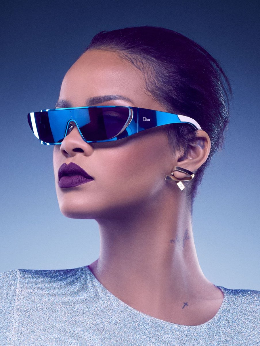 AskarMinaj's tweet photo. Oh, hi RiRi #MTVHottest Nicki Minaj https://t.co/FFa5MsFmNB