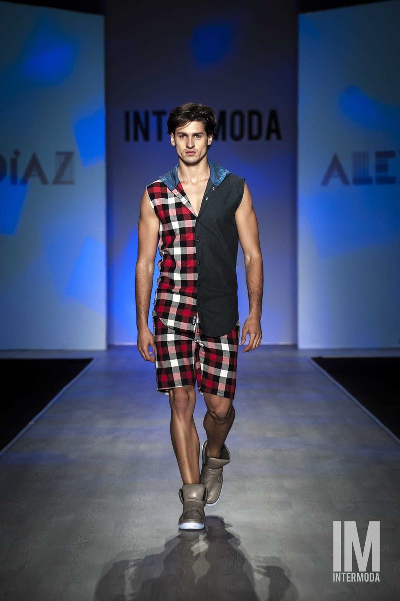 MaleFashTrends's tweet photo. Alexis Díaz le apuesta a la fuerza del denim y el punk en #Intermoda67 https://t.co/FNsQHbvpSf https://t.co/SzWIb72pwI