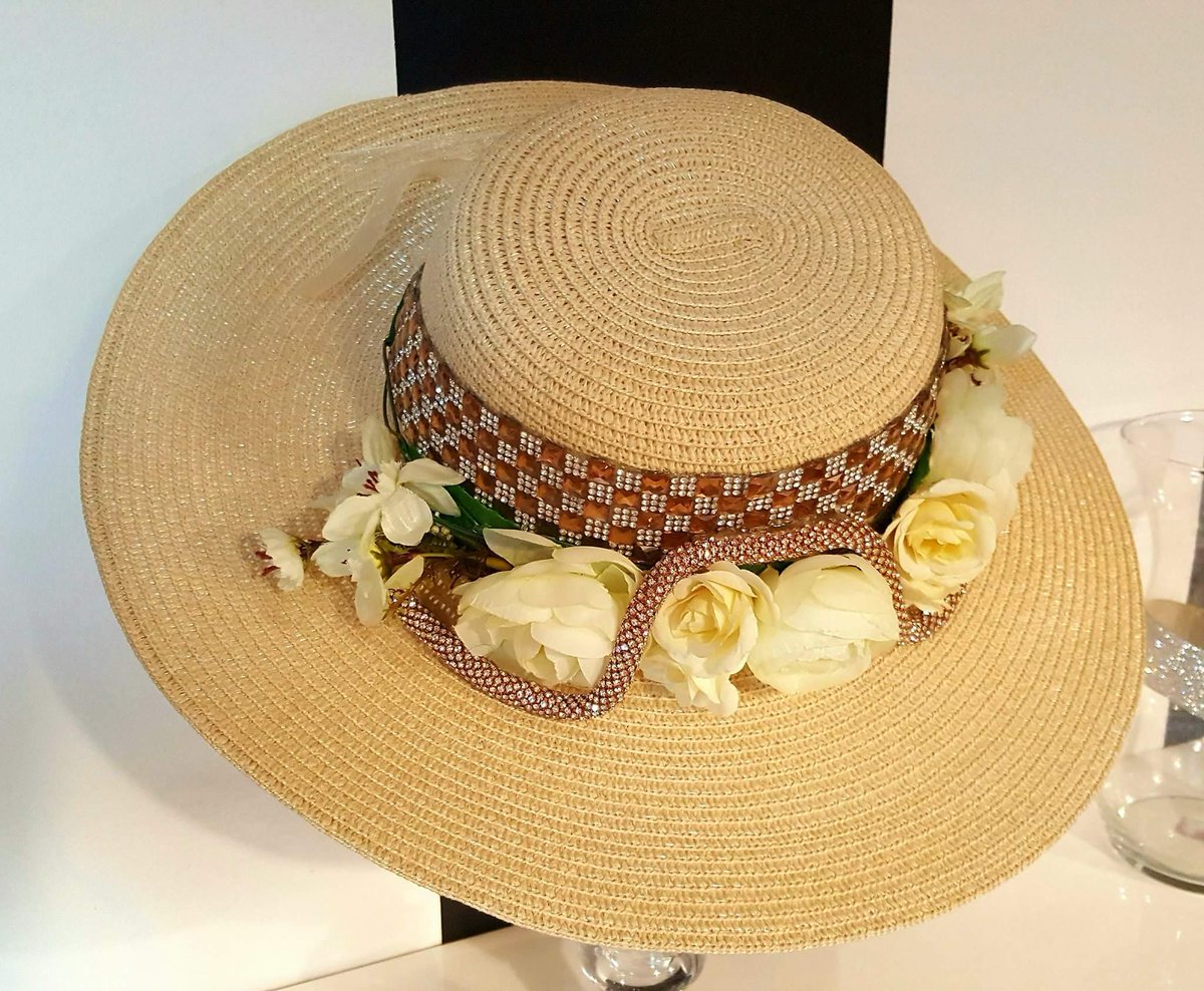 CrystalCMilano's tweet photo. Hats for the beach!
#SUMMER2017 #beachcouture #luxury #handmade #crystalcouturemilan #glamour #gorgeous #top #wow #hat https://t.co/PmWLqZ0c2g