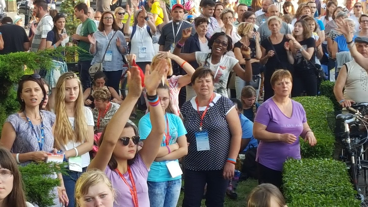 Ja_Wieczorek's tweet photo. Tysiące młodych na ulicach Radomia. #totalnaradość Rok temu. #DniwDiecezjach #SDM2016 https://t.co/C3JN9plxuK