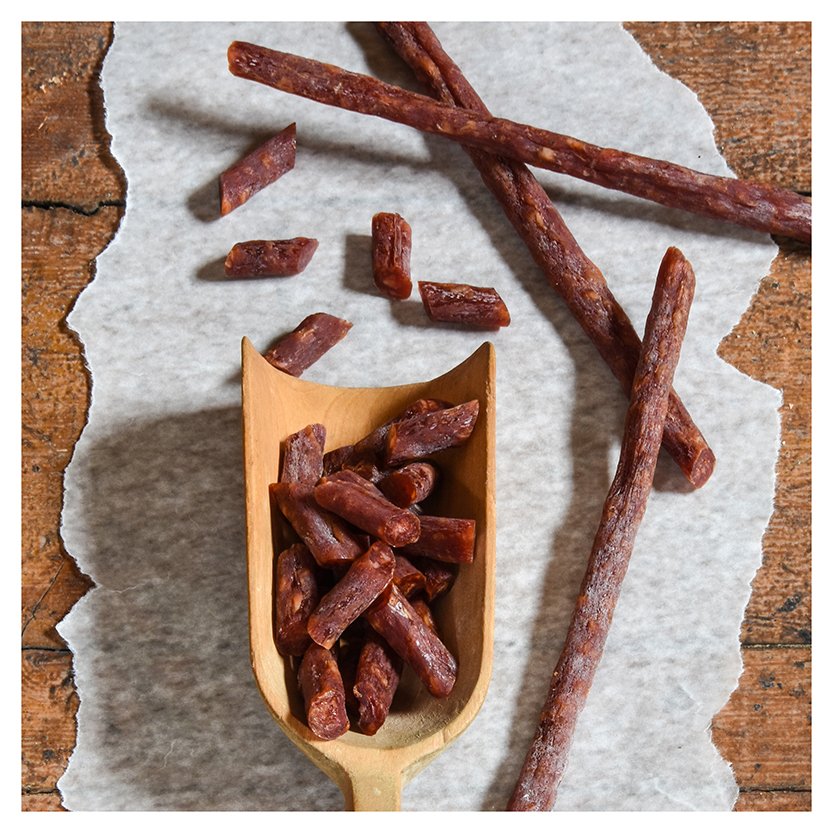 CarnivoreClubUK's tweet photo. Beer Sticks from Moons Green Charcuterie are the perfect snack. Munch on them at work, or at home with a nice cold beer
#Meat #Monday #Snack https://t.co/oDbetN9im9