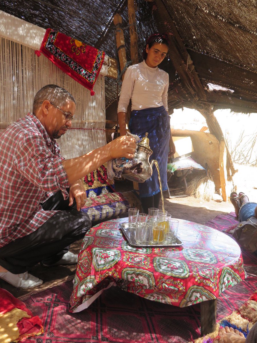WarrenArts's tweet photo. Learning about carpet weaving and drinking mint tea of course #nomads #morocco https://t.co/ER8HcJflAC