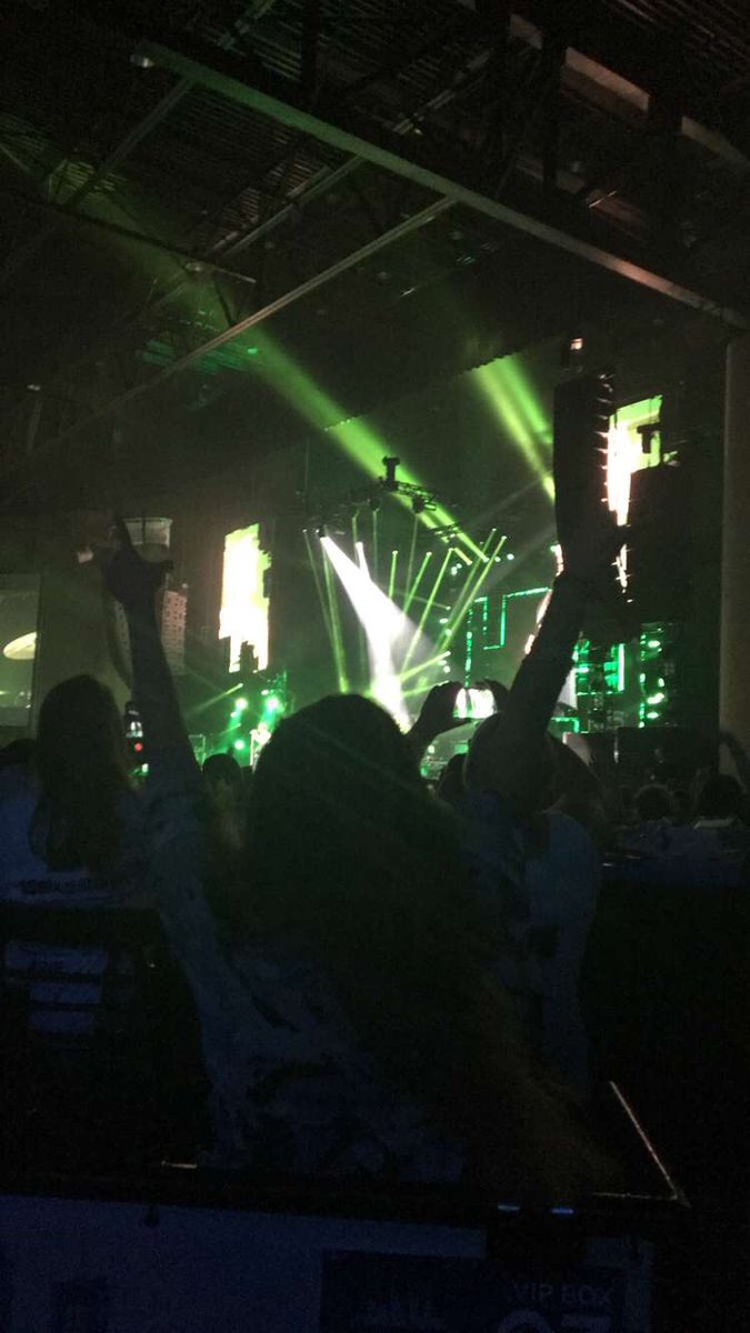 Lahrisa's tweet photo. One year since hands down the best day of my life and #SLFLAtlanta @lifeasvane https://t.co/19ToHt7tWV