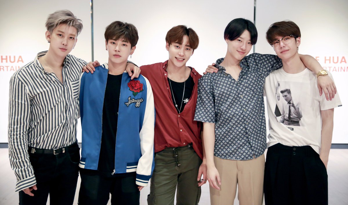 UNIQ_5's tweet photo. [#니꾸PD] 유니크의 아무말 대잔치 현장 즐거우셨나요? 다음에도 기회가 있다면 언제든 달려올테니 기대해주세요! :) 마지막은 뭐니뭐니해도 단체사진이 최고죠!! #UNIQ #유니크 #오늘도_유니크는_평화로웠습니다 #꺄라라 https://t.co/yXnItBFMZ0