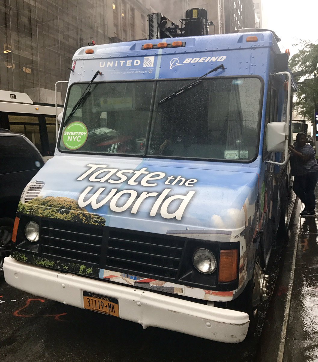 wearesweeter's tweet photo. New @united routes around the globe mean sweet treats for all of #Manhattan. Follow us around the city and #TastetheWorld! #UnitedTreats https://t.co/qO5gHexCd2