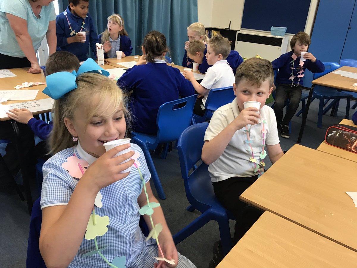 y4norbridge's tweet photo. We really enjoyed tasting our fruit punch 🍋🍓🍇🍎🍊 https://t.co/ath9azVMFT