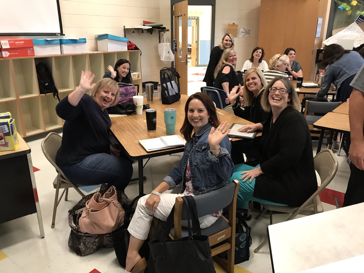 VoosMichele's tweet photo. Love my South Stars! Ready to collaborate!! #MPowerEd https://t.co/aAoeGgd0Qm