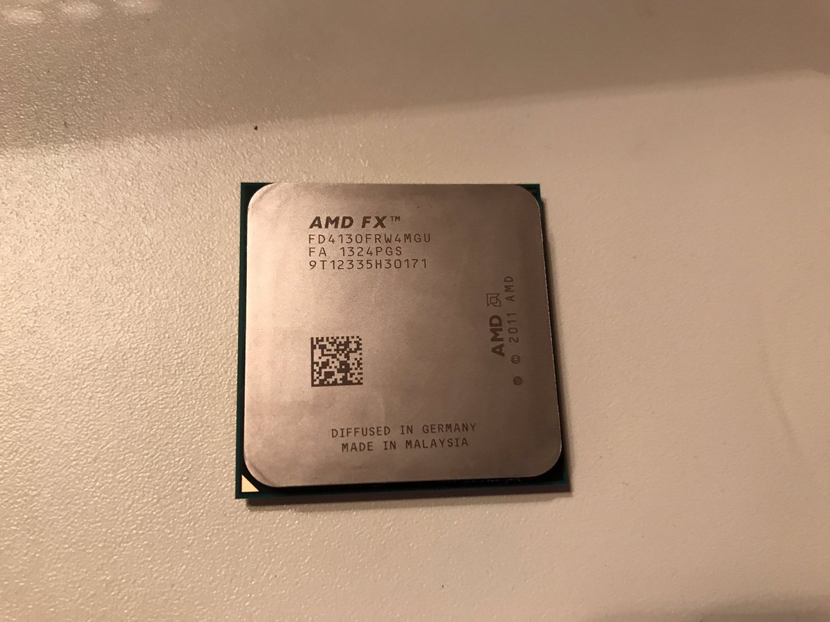 AshStreetComp's tweet image. Customer had a Heatsink Fan Fail! CPU Overtemp!! OH NOES!! We slapped a CryoRig H7 in there and cleaned her all up! CPU is running COOL NOW!