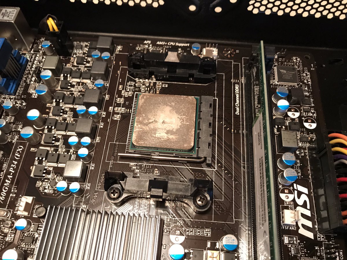 AshStreetComp's tweet image. Customer had a Heatsink Fan Fail! CPU Overtemp!! OH NOES!! We slapped a CryoRig H7 in there and cleaned her all up! CPU is running COOL NOW!
