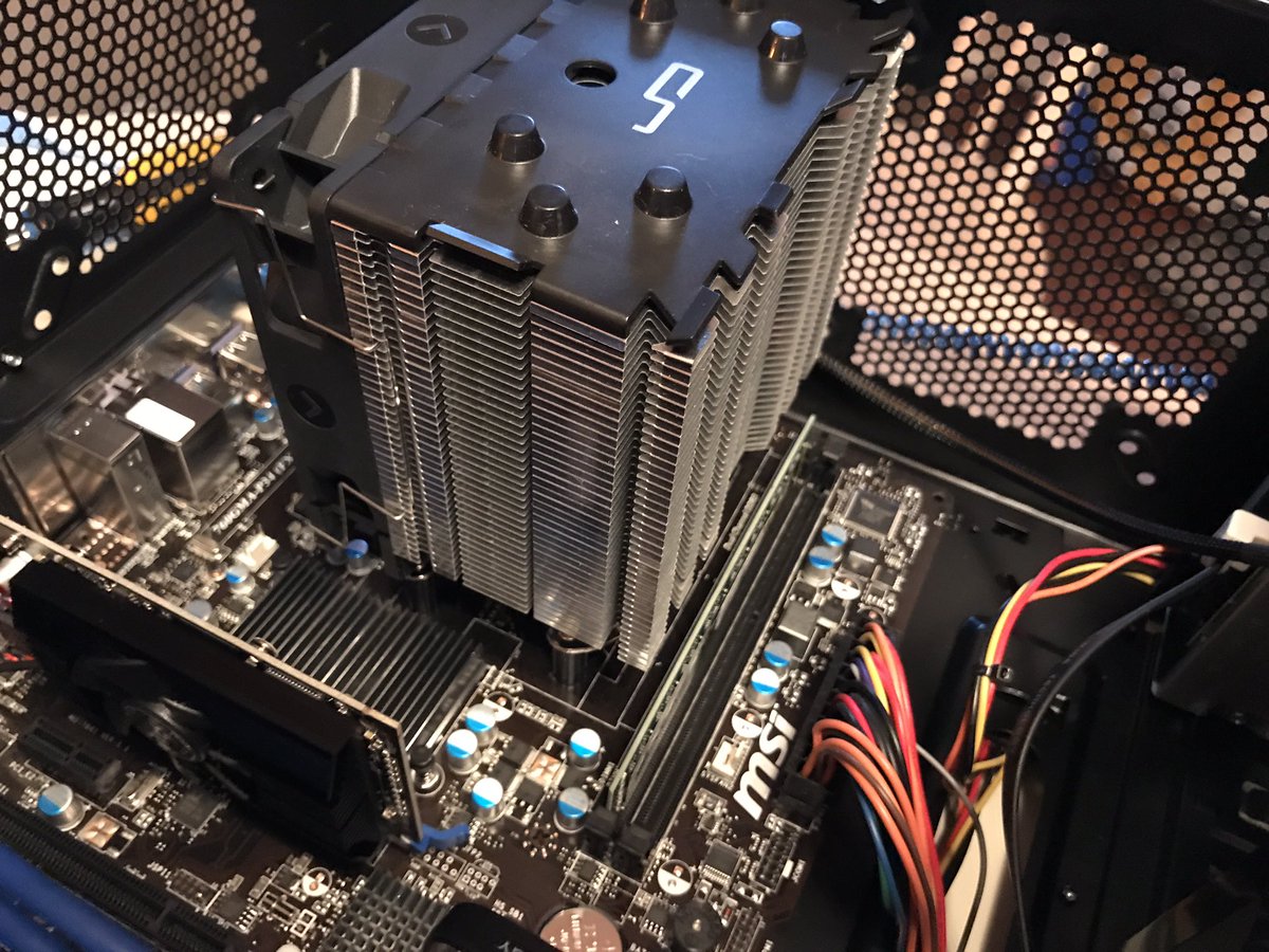 AshStreetComp's tweet image. Customer had a Heatsink Fan Fail! CPU Overtemp!! OH NOES!! We slapped a CryoRig H7 in there and cleaned her all up! CPU is running COOL NOW!
