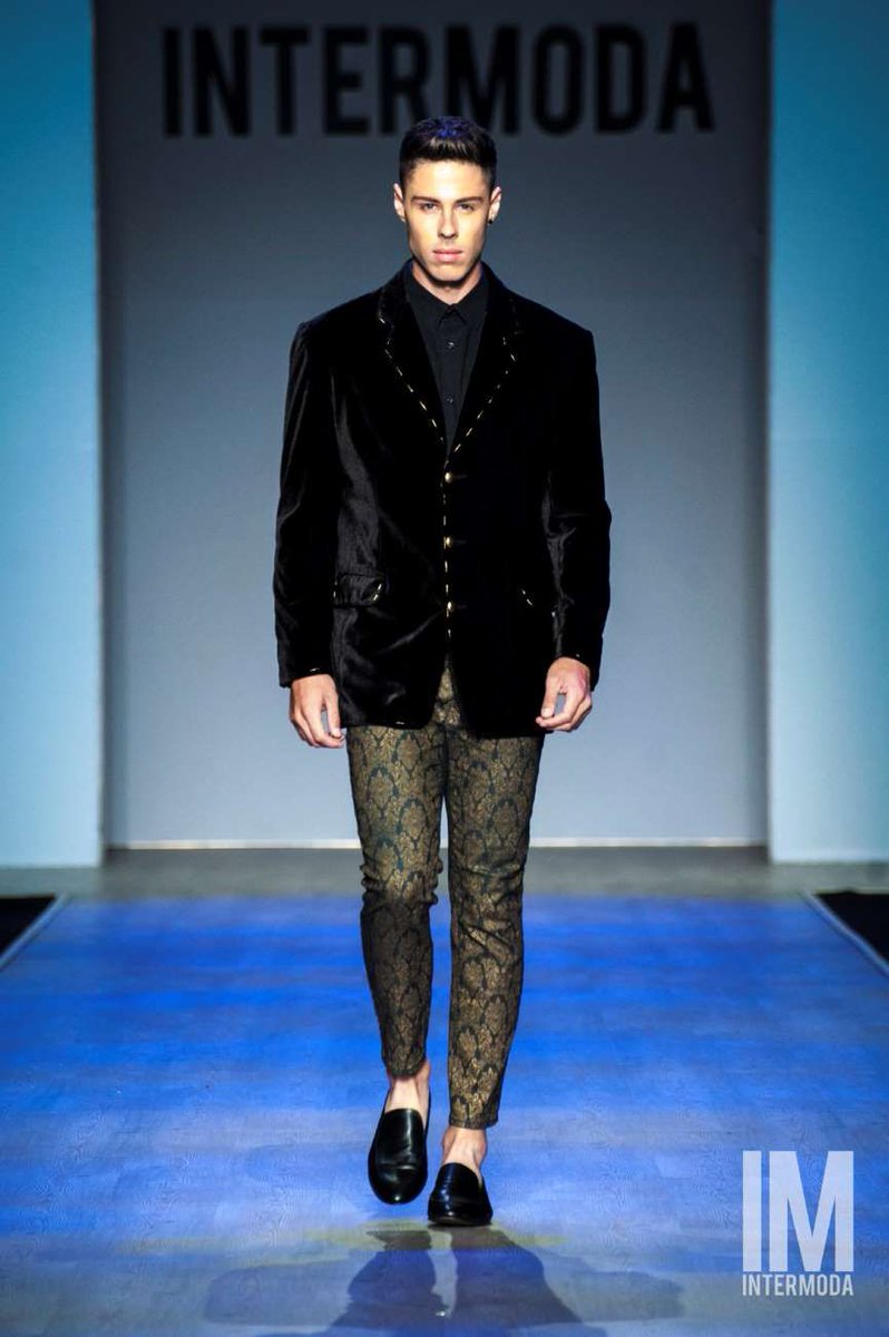 MaleFashTrends's tweet photo. AZ Alberto Zarate muestra la elegancia del negro en su desfile durante #Intermoda67 https://t.co/HQg8k0Kzan https://t.co/FA2edaIl86