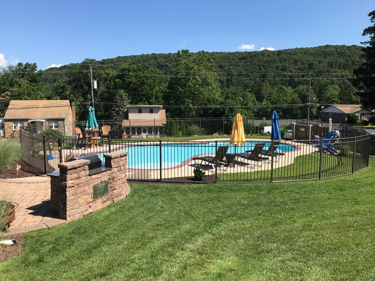 LJKazFencing's tweet photo. Aluminum Fence Installation in Temple Pa
https://t.co/MzXSvusTga

#templepa #berkscounty #construction #AluminumFence https://t.co/9PA6v5hupO