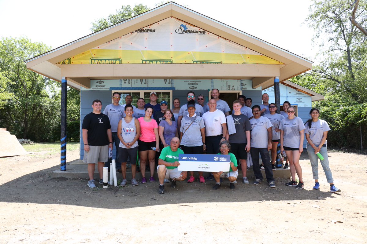 DallasHabitat's tweet photo. Thank you @Altisource for a great build day Saturday and for battling the Texas summer heat like champs! #dallashabitat https://t.co/Itu8uOhWPL