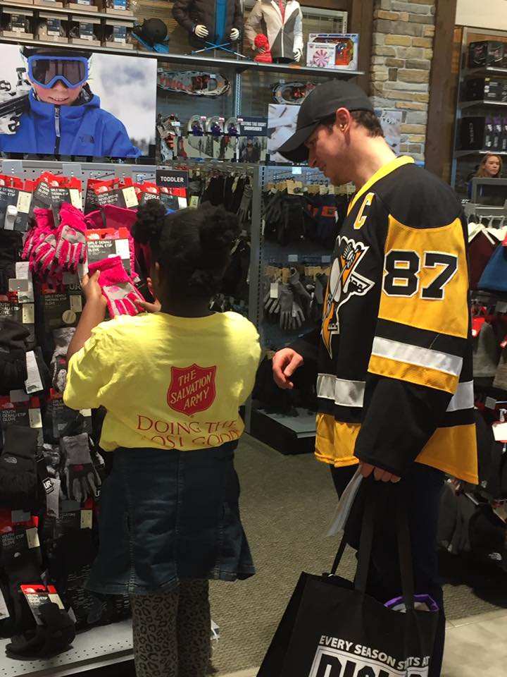 ProjectBundleUp's tweet image. Hard to believe winter is right around the corner! Looking for ways to support @ProjectBundleUp? Visit projectbundleup.org to learn how!