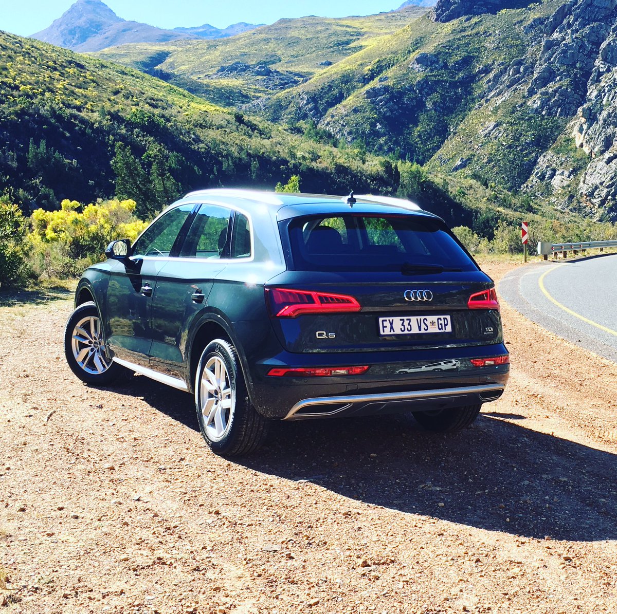 And there's its shapely buttocks, toned & tight to take on the twists! #Franschhoekpass @audisouthafrica #Q5 #newcarlaunch @AutoTraderSA