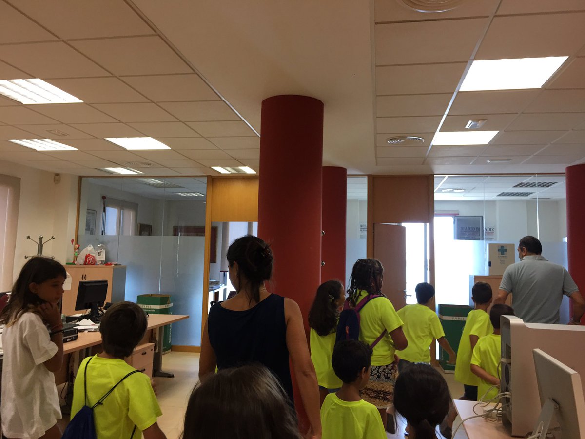 campusunset's tweet photo. Interesante visita hoy de nuestros alumnos a @diariocadiz @Cajasol #150aniversarioDC https://t.co/j6NGBzxcIm