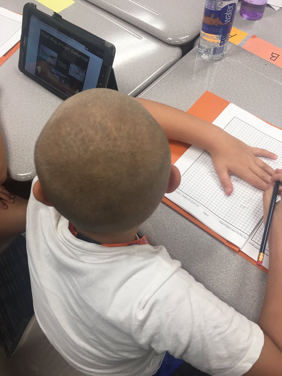 gmlovetolearn's tweet photo. Engineers use the design process, record their thinking, collaborate & share ideas #STEMr #STEM #pltw @pltw @ParkwaySchools #pltwlaunch https://t.co/GMAPlcu1VA