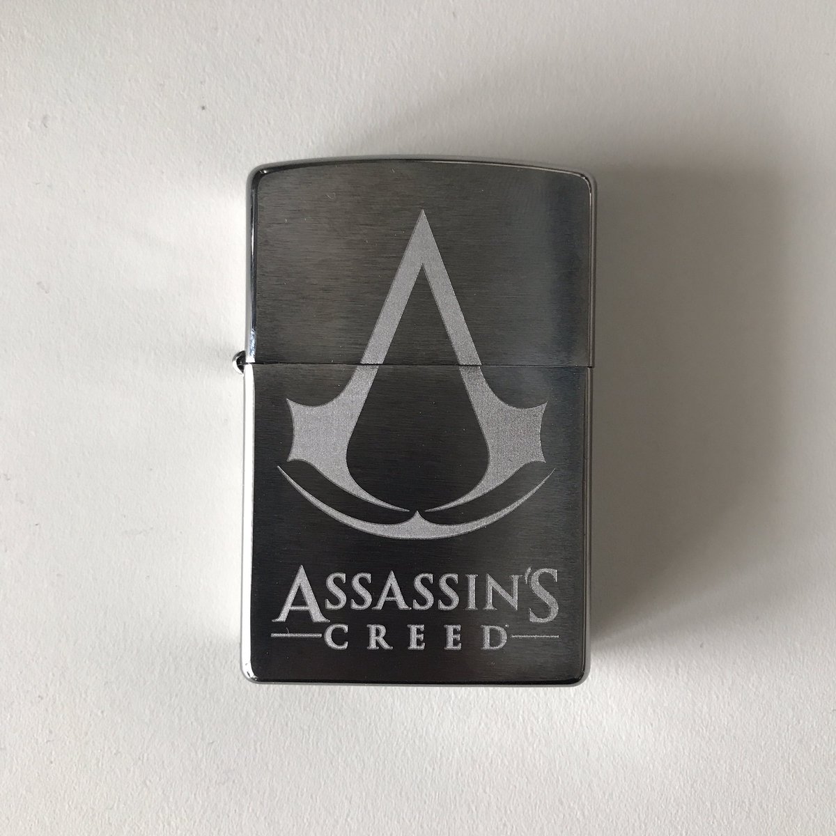 JulienTellouck's tweet photo. [CONCOURS] Je fais gagner un @Zippo #AssassinsCreed 
RT pour tenter de gagner ! 
TAS le 26/07 https://t.co/vXfNVjVhY9