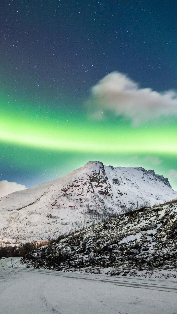 TourankApp's tweet photo. If you are the aurora, I am willing to be the snow mountain to guard your light. #aurora #Snowmountain #Twilight https://t.co/ln52m1khxQ
