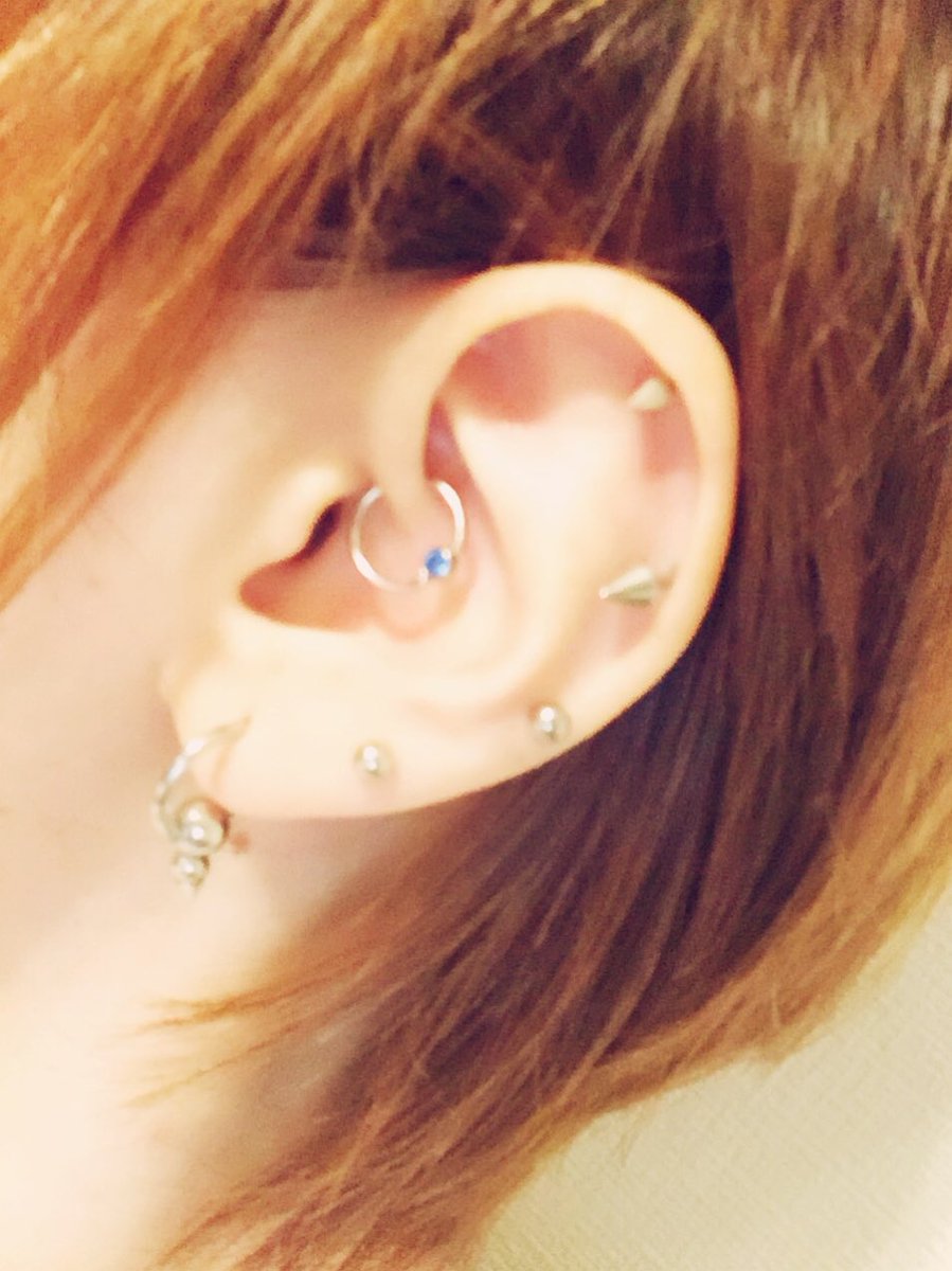 doresuto2's tweet photo. 現在のピアス事情。
あとへそピと内緒の場所に1個。

タバコは余裕で通るけど、これ以上は拡張しないかな。 https://t.co/phxL3wm3bN