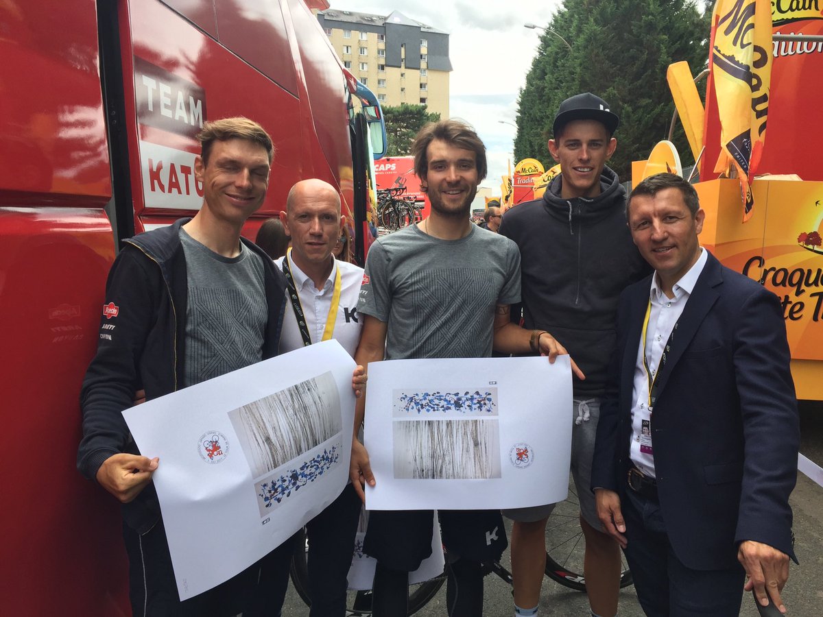 Duesseldorf's tweet photo. 198 @LeTour-Fahrer hinterließen Ihre Radspuren in #Duesseldorf! @letourDUS #TDFdus #TDF2017 https://t.co/mZLMQ9OQe9 https://t.co/SLygOW13h1