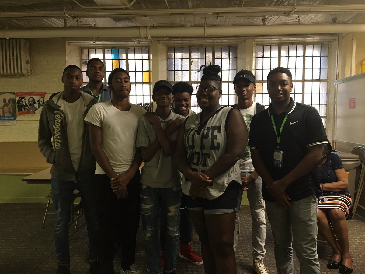MoneyHunters17's tweet photo. Another great presentation w/ the  Greater First Baptist Summer Camp! #YMM2017 @BankonDC https://t.co/JRuJbaqmJ1