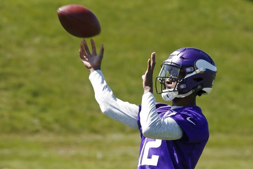 #MrMankato picks rolling in...

<a href="/PhilMackey/">Phil Mackey 🎙</a>, <a href="/GoesslingESPN/">Marek Kondraciuk</a>, @JDay_24: Bucky Hodges

@1500ESPNJudd: Elijah Lee

<a href="/dave_harrigan/">Dave Harrigan</a>: Stacy Coley
