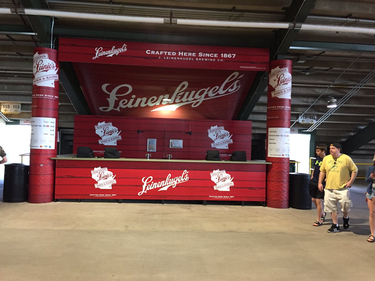 JeremyKonop's tweet photo. @DickLeinie only station shutdown @LambeauField for @packers shareholder meeting. #crap https://t.co/ODifomqgpQ
