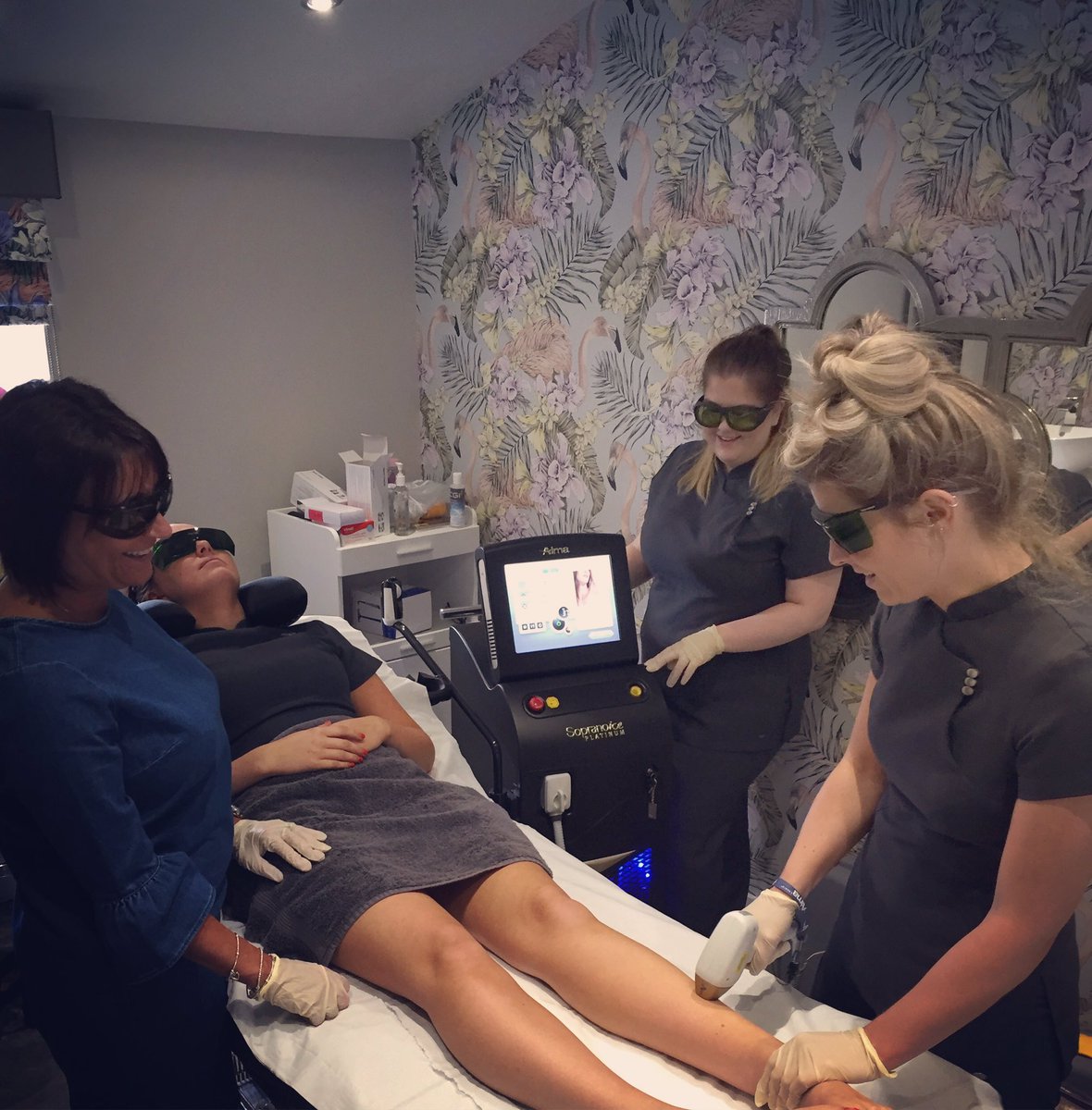 Such a good training day on our new #sopranoiceplatinum with Lucy from <a href="/ABCLASERS/">ABC LASERS</a> today!#laserhairremoval #bookyourconsultationnow 
💛👑💛