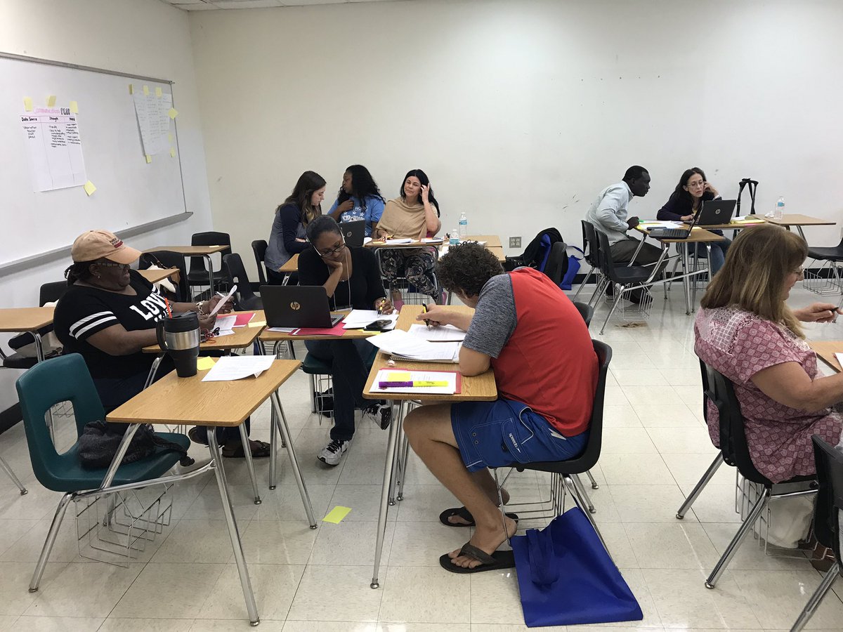 dieguez_mari's tweet photo. Groups working hard!
#3Rs @OfficeofESE #5142 https://t.co/LO7UhFjaqa