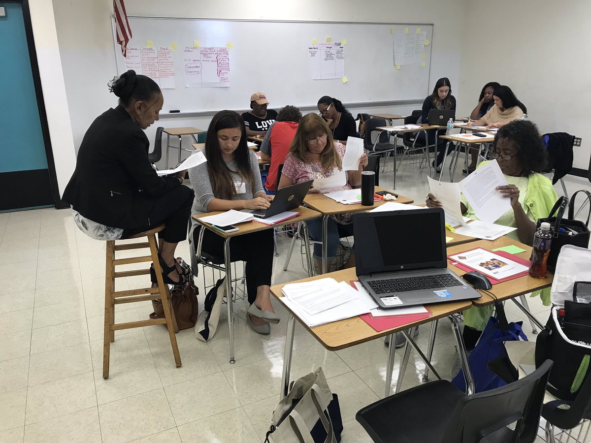 dieguez_mari's tweet photo. Groups working hard!
#3Rs @OfficeofESE #5142 https://t.co/LO7UhFjaqa
