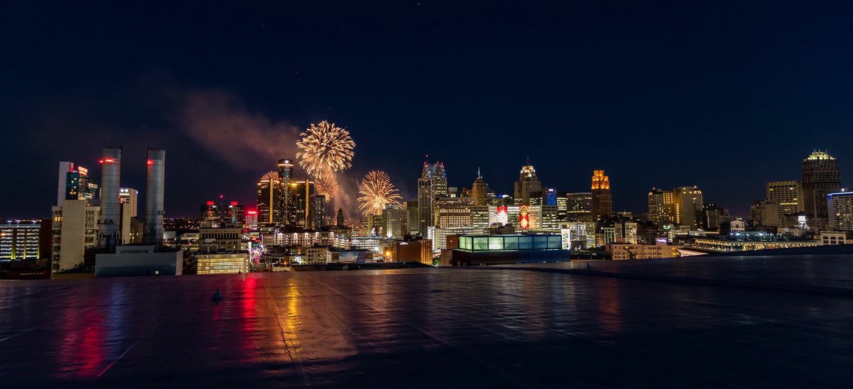 fordfield's tweet photo. Happy 316th birthday, Detroit! 🎈 https://t.co/fwUJ2oVXcr