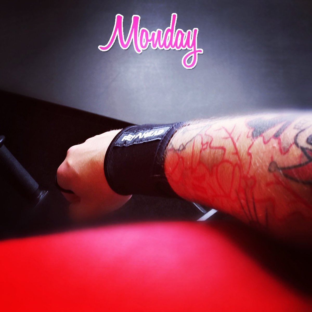 0815Fitness's tweet photo. Guter start in die Woche und in den Urlaub ✌️ mit Grips von Rep Ahead 
Link: https://t.co/OeACYItbjc
#Sport #gym #monday https://t.co/lQ0BfMb4wL