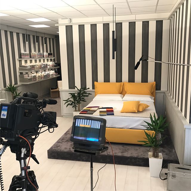 PanHomeIt's tweet photo. Vuoi vedere cosa succede dietro le quinte di uno spot televisivo? Preparati a rinnovare il look della tua camera da letto questa estate! @ro https://t.co/BsyErXQL6B