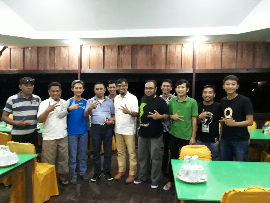 Diskusi Bersama Bapak DR. H. Zainuddin, SH. MH Wakil Bupati Kabupaten Selayar Dengan Teman2 <a href="/KendariKreatif/">IG: kendarikreatif</a>👌 24/7/2017 | @BekrafID