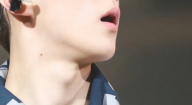 detailsoseh's tweet photo. - mesmerising lips https://t.co/gP3n403bv1