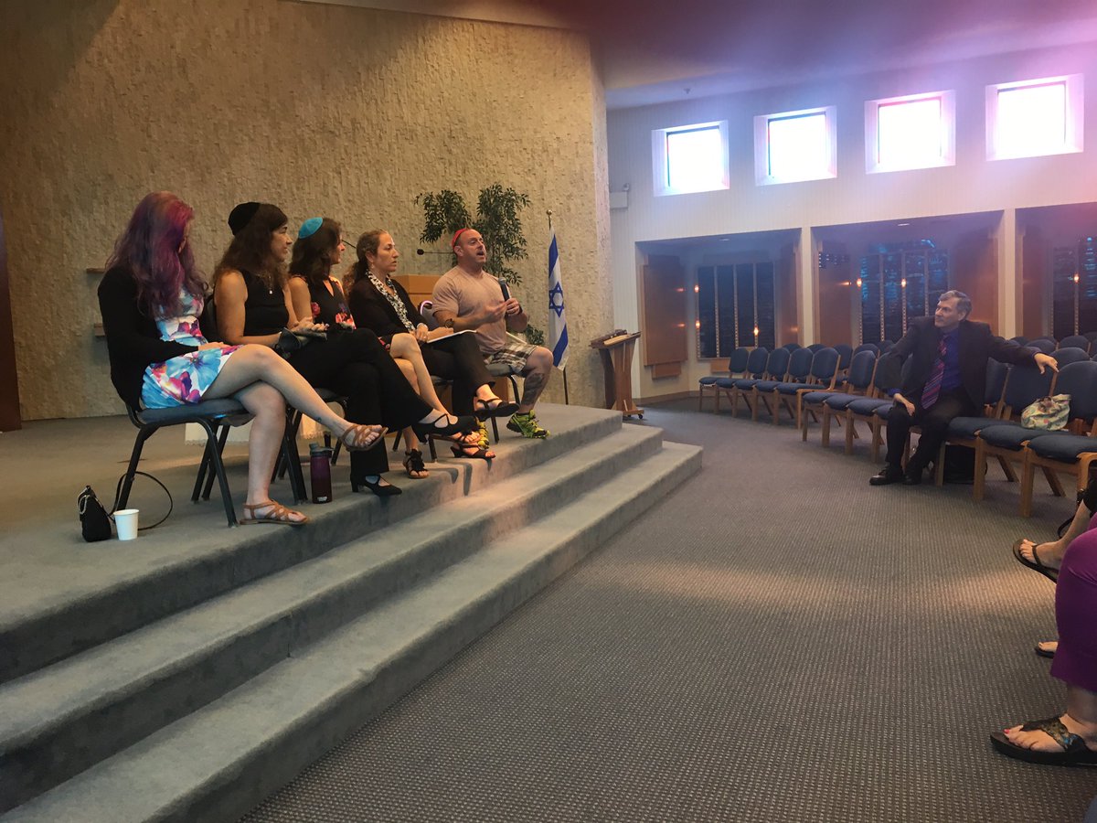 sethbrady9's tweet photo. Favorite quote from Religious Literacy 4 Educators Judaism Panel when asked about Holidays-"The Delis have Green Bagels!" #ASCDTig #WeAre203 https://t.co/aTEPBsouy5