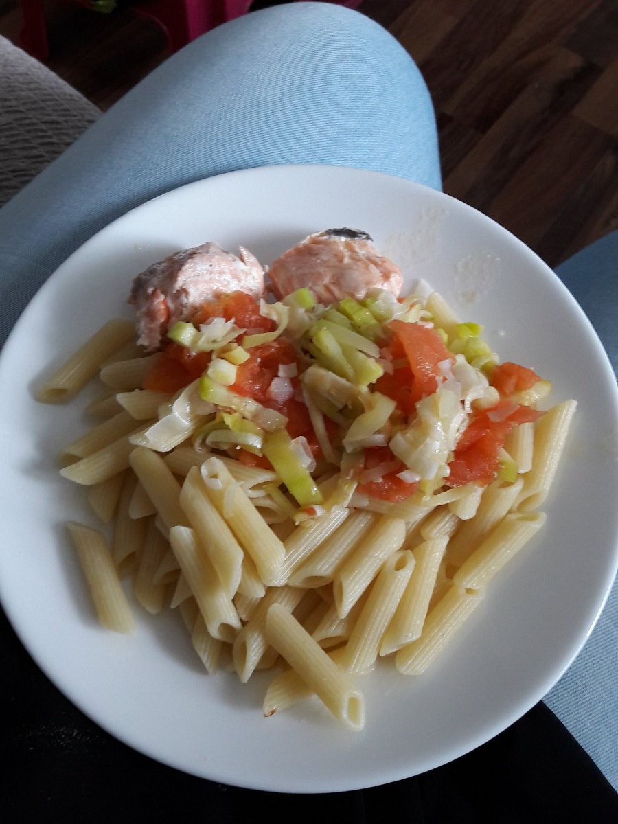 Rianne_1987's tweet photo. Recept geprobeerd. Zalm met penne #koken #smulweb https://t.co/9s9W4ZDPoN