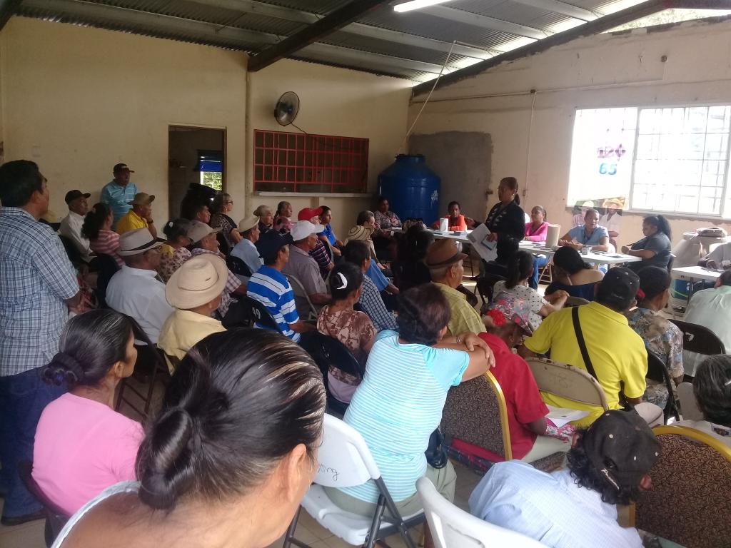 diatkinsong's tweet photo. 120/65 de Mides-Colón realizando Fe de Vida y escogencia de comite del adulto mayor en corregimiento de Nueva Providencia. https://t.co/akoWiU0RqA