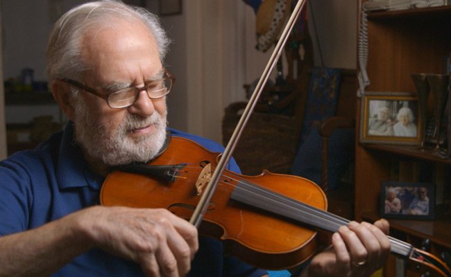 Oscar-nominated <a href="/JoesViolin/">Joe's Violin</a> (#MFF16) on @povdocs on <a href="/PBS/">PBS</a> tonight! From local filmmakers @KCornCoop <a href="/Raphaellochka/">Raphaela Neihausen</a>: to.pbs.org/2uR94hL
