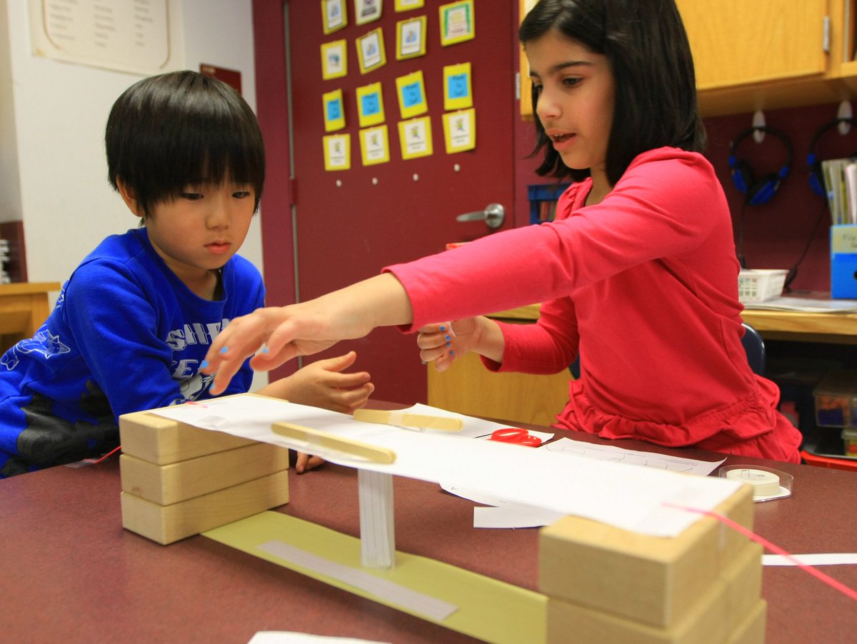yesatmos's tweet photo. Want to get started with classroom #engineering? Check out free previews of all 20 EiE units! #STEMed https://t.co/ffN1dPCOpv https://t.co/UyrYIZmlzI