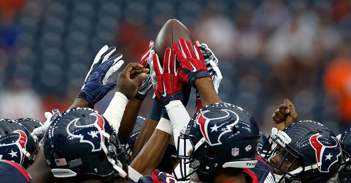 The roster is set and ready for #TexansCamp.  📸: bit.ly/1mkZDN2 https://t.co/1UCjLFzY0v