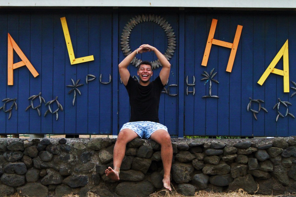 GolinUntern's tweet photo. Aloha from #Hawaii! Can't wait to learn about the Hapa culture and people🌺🌴#golinuntern #goallin https://t.co/OYDQXIS7am