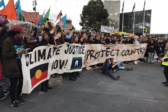 CatalyseCh's tweet photo. Hundreds of #YoungPeople are calling for Action on #ClimateChange in #Australia https://t.co/KicDhWTHV1 #PowerShift2017 https://t.co/uukx1vOQQY