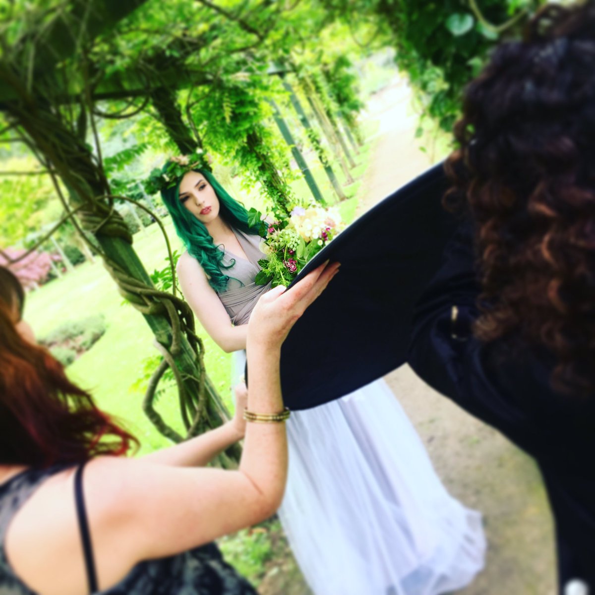 KGmakeupuk's tweet photo. Little BTS preview of today's shoot! Stunning location! cannot wait to see the final shots #floral #mua #bohemianstyle #flowercrown https://t.co/CgzweHNRm8