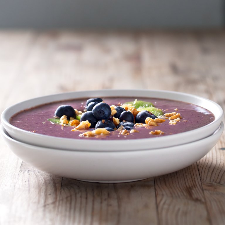 simpleveganblog's tweet photo. This açai bowl is a super healthy breakfast recipe and is ready in less than 5 minutes. It’s so creamy and tasty. https://t.co/R3MVbPwHSb https://t.co/dPuVQL6AC3