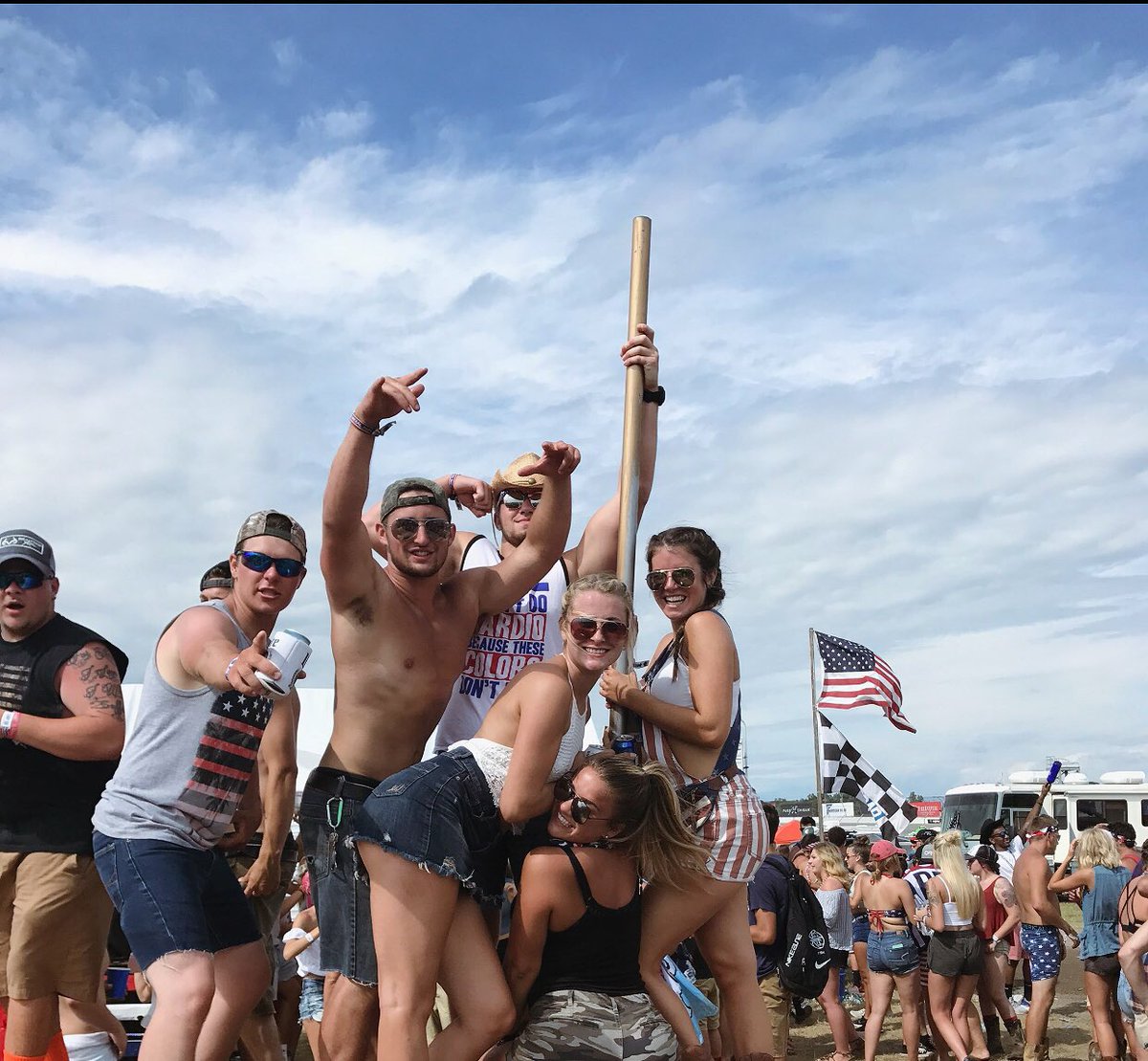 morganlatorre's tweet photo. Here's to the nights we don't remember, but friends we'll never forget, untill next time faster #partyofthesummer #5yearslotsofbeers https://t.co/baAMERfUJv