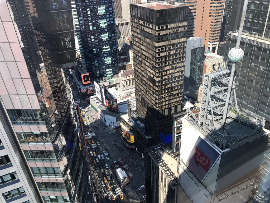 EY_US's tweet photo. Ever wonder what the view is like from #TimesSquare? Here's a peek outside of our EY offices in NYC. #EYViews https://t.co/xm6dSAxAou