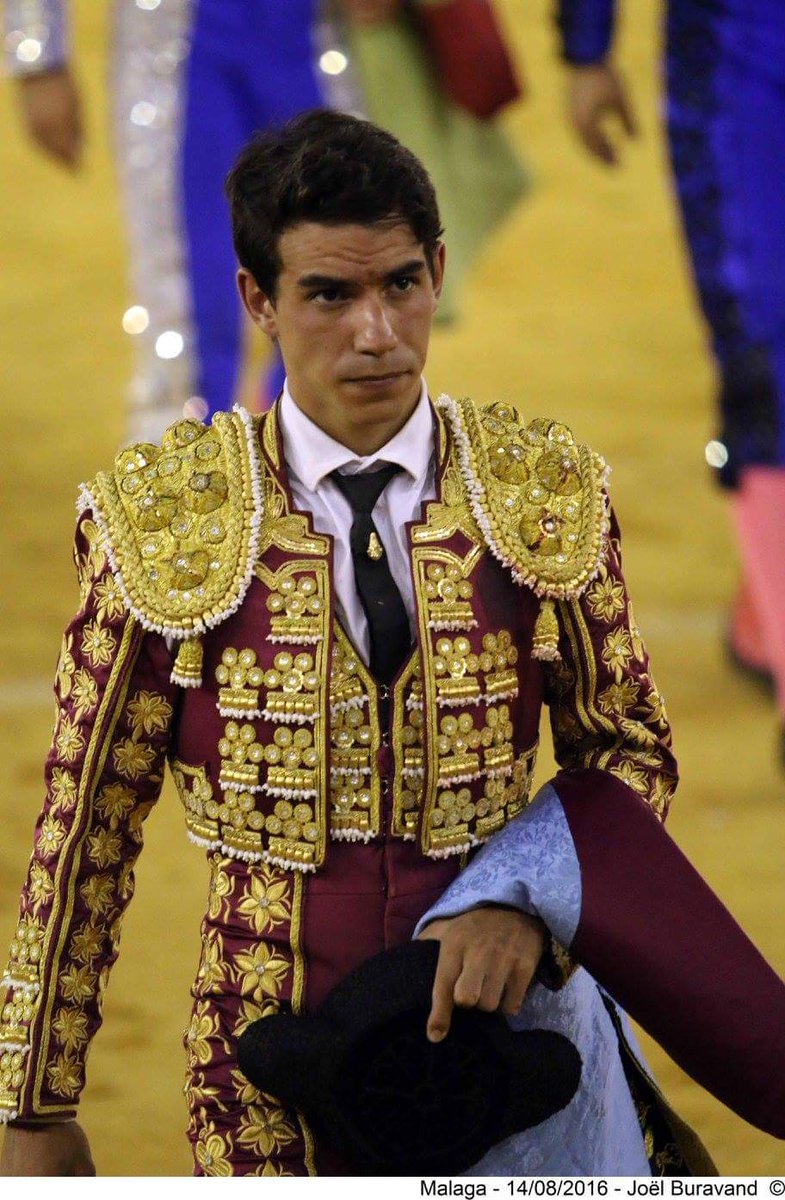 En ti sembre un arbol de ilusiones...el arbol estuvo cortado...pero la raices eran demasiado fuertes para que todo se secase #nadaacomenzado