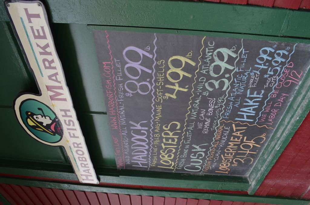 holiday_jen's tweet photo. #harborfishmarket #local #landmark of #Maine since the 1800s. A #perfectstop on your north east #roadtrip https://t.co/xFKdCTrE8u